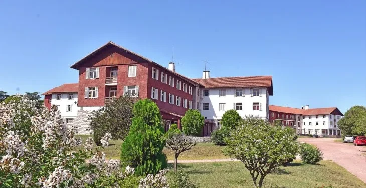 Milei privatiza complejos turísticos en Chapadmalal y Embalse