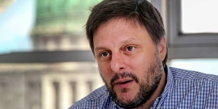 Santoro lanza campaña porteña: Críticas al PRO y a La Libertad Avanza