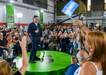 Santoro acusa: “PRO y LLA solo buscan el botín de la Ciudad, no el progreso”