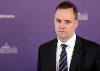 Gobierno molesto con Adorni por dichos