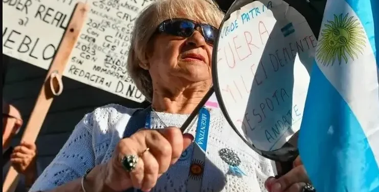 Bono para jubilados pierde 37% en un año