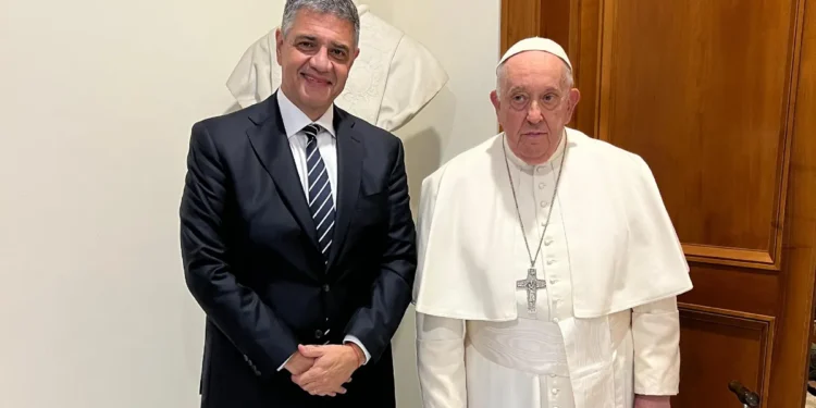 Macri ausente del Vaticano, pero envía delegados
