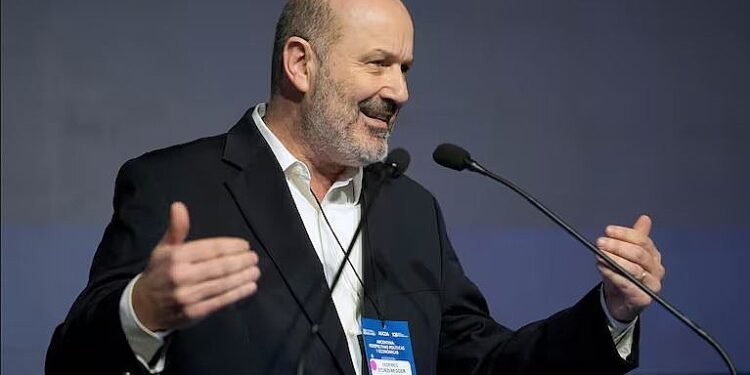 Sturzenegger propone salarios regionales y por productividad