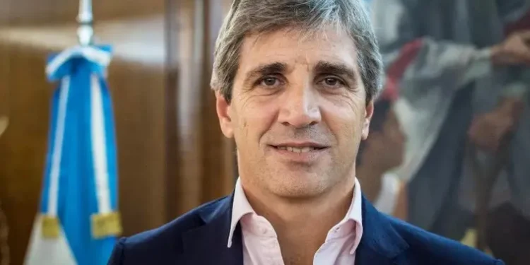 Caputo anuncia superávit fiscal en abril