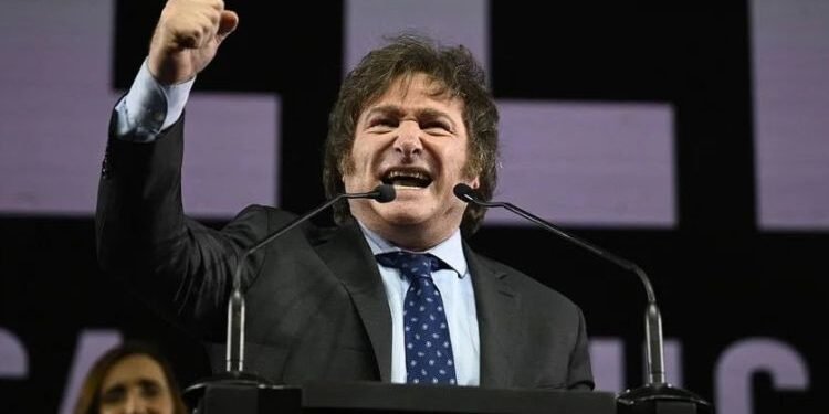 Milei elogia a evasores, critica a contribuyentes