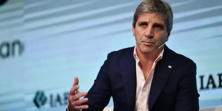 Caputo aclara dudas sobre “dólares bajo el colchón”