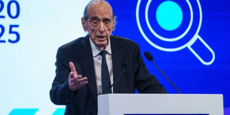 Arriazu: Argentina, 2do país que más devaluó en historia