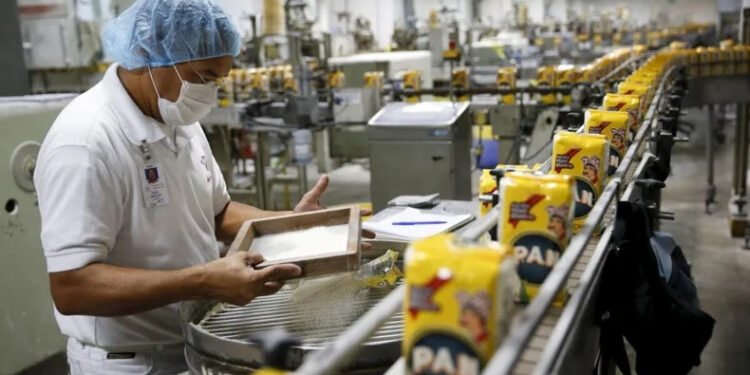 Salario real privado cae fuerte en marzo (mayor desde 2023), 9.000 empleos perdidos.