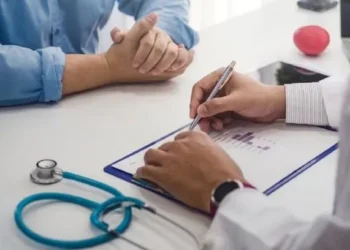 Milei cierra obra social y audita Salud.