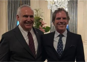 Gobierno ratifica a Oxenford embajador en EEUU.