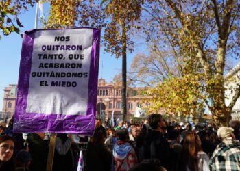 GUSTAVO MENÉNDEZ, PRESENTE EN LA MARCHA POR CFK