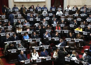 Sesión en Diputados: Escándalo y triunfos opositores.