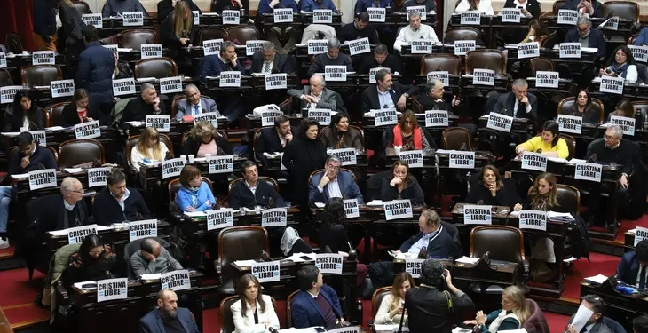 Sesión en Diputados: Escándalo y triunfos opositores.