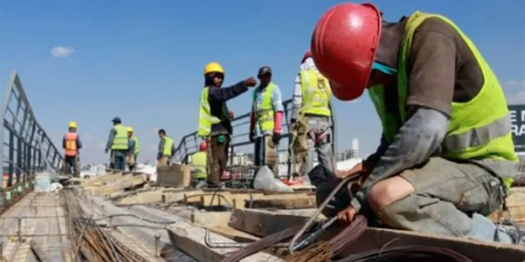 Construcción cae en mayo por tercera vez.