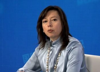 FMI ve “progresos” en Argentina, pero revisión tarda.