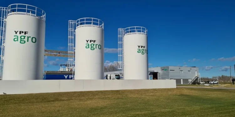 YPF vende 50% agroindustrial para enfocarse en petróleo/gas.
