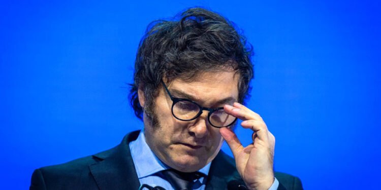 Milei critica al Grupo Clarín: “El gran operador”.