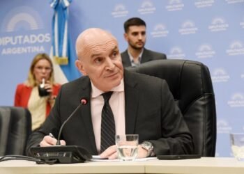 Espert critica al kirchnerismo: Argentina rica vs. villa miseria.