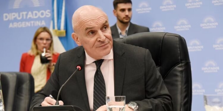 Espert critica al kirchnerismo: Argentina rica vs. villa miseria.