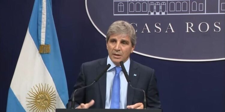 Caputo acelera: Ajuste de tarifas de luz y gas.