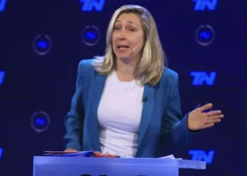 Bregman: Milei “desconectado”, “olor a 2001”.