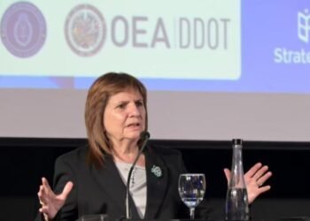 Bullrich presenta nuevo sistema para desbloquear celulares.