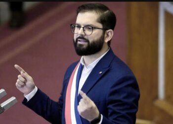 Boric libera a los 104 detenidos de la U. de Chile.