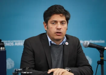 Kicillof culpa a Conmebol por incidentes en cancha de Independiente.