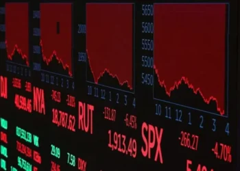 Escándalo de coimas sacude mercados: S&P Merval cae 5% en dólares.