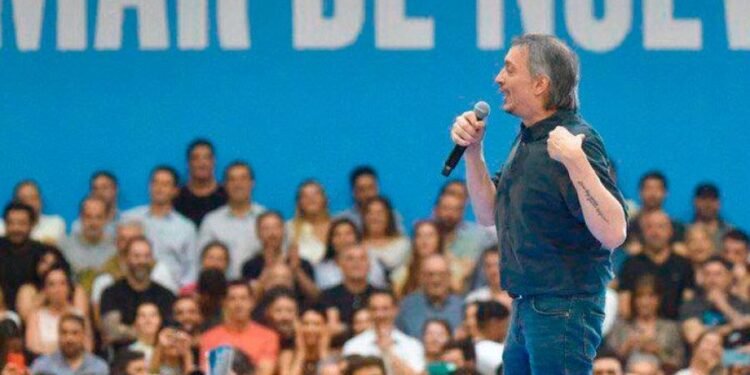 Máximo Kirchner critica a Kicillof antes de elecciones: Reproche inesperado.