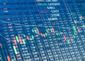 La city prevé victoria de Milei, pero espera ajustes cambiarios.