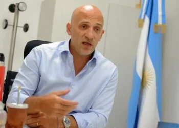 Yacobitti vs. Caputo: Cruce explosivo por sueldos.