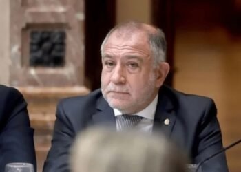 Juez insta al Gobierno a dialogar con gobernadores.