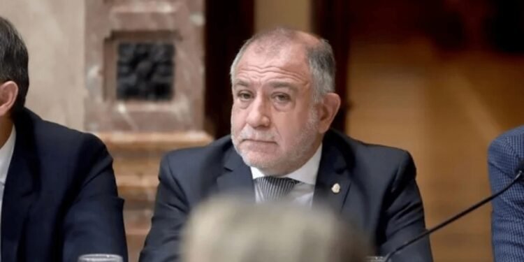 Juez insta al Gobierno a dialogar con gobernadores.