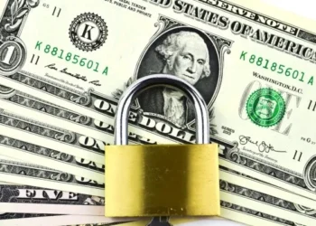 Vuelve el cepo al dólar: Sin financieros para compradores del oficial.