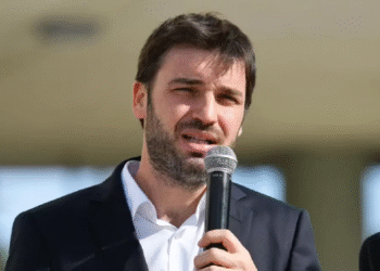 Torres exige alternativa política y critica al Gobierno.