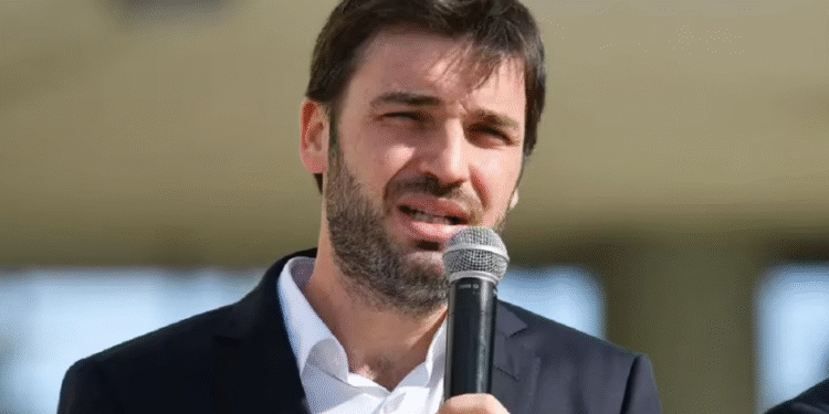 Torres exige alternativa política y critica al Gobierno.