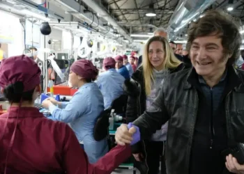 Milei anticipa cambios de Gabinete post-octubre y niega internas.