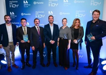 Ariel Sujarchuk estuvo acompañado por destacadas personalidades en la presentación de su primer libro, “Mañana es Hoy”, en el Museo Malba