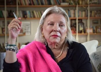 Carrió estalla por triple crimen en Varela: “Todos cómplices”.