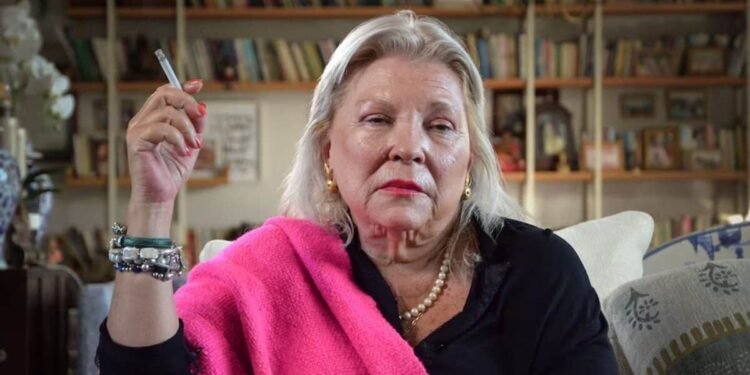 Carrió estalla por triple crimen en Varela: “Todos cómplices”.