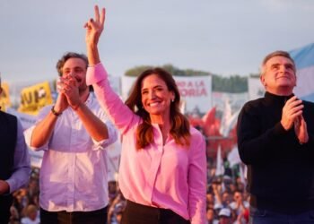 Tolosa Paz ataca a Espert: “Cada vez que aclara, oscurece”