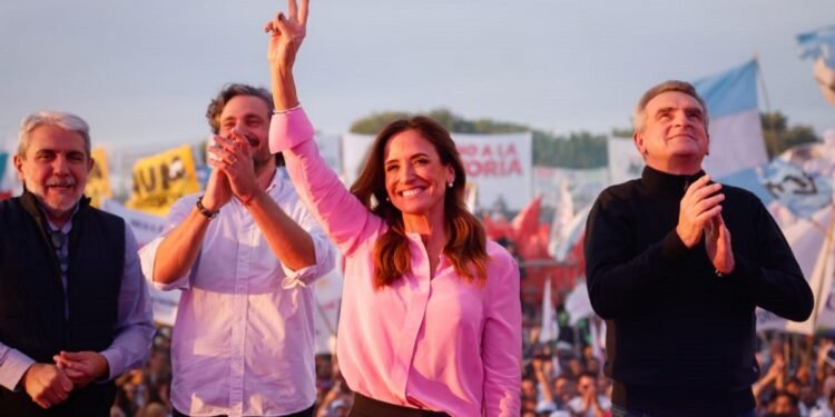 Tolosa Paz ataca a Espert: “Cada vez que aclara, oscurece”