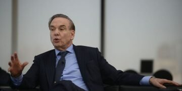 Pichetto critica a Milei: “No se respeta ni a sí mismo”.