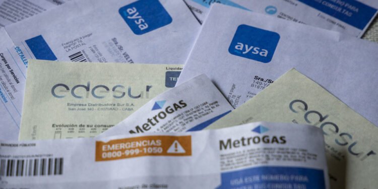 Gasto en servicios públicos en AMBA: $170.000 en octubre, suba del 26%.