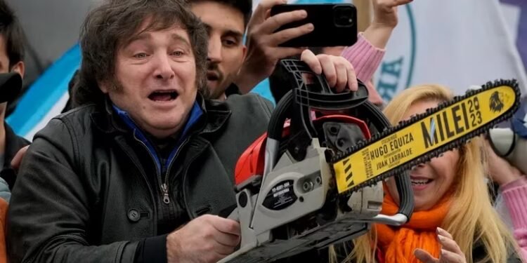 Cierre de 17 mil empresas argentinas tras la “motosierra” de Milei.