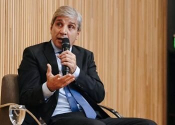 Caputo insiste sobre el dólar: “El lunes no pasa nada”