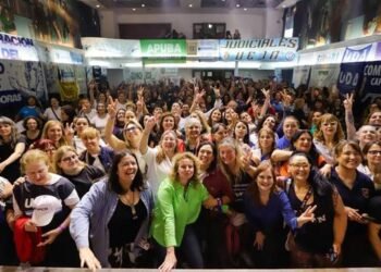 Mujeres CGT exigen lugar en Triunvirato.