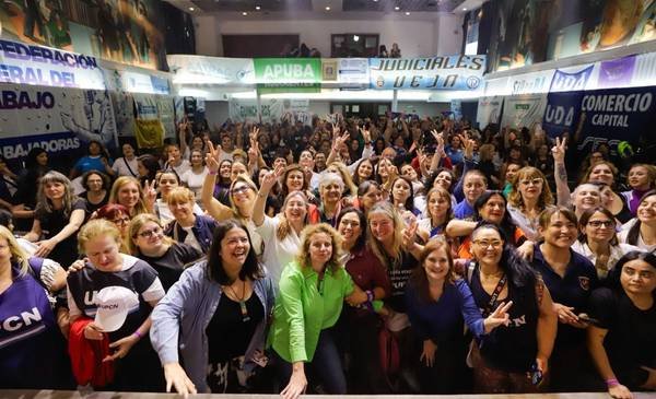 Mujeres CGT exigen lugar en Triunvirato.