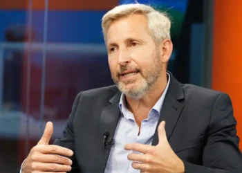 Frigerio apoya a Milei, pero sin “cheque en blanco”.